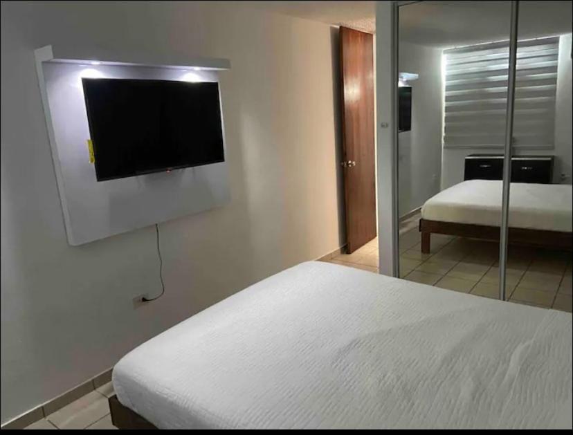 Private Apartment Near Sju Solar Battery كارولينا المظهر الخارجي الصورة